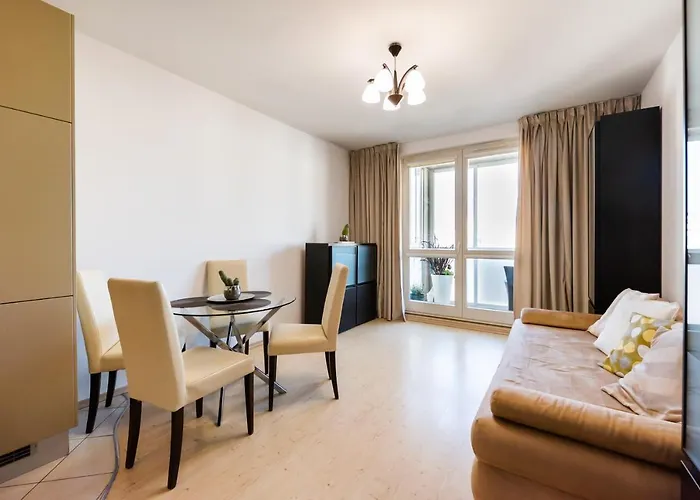 Metro Kondratowicza Peaceful Apartment